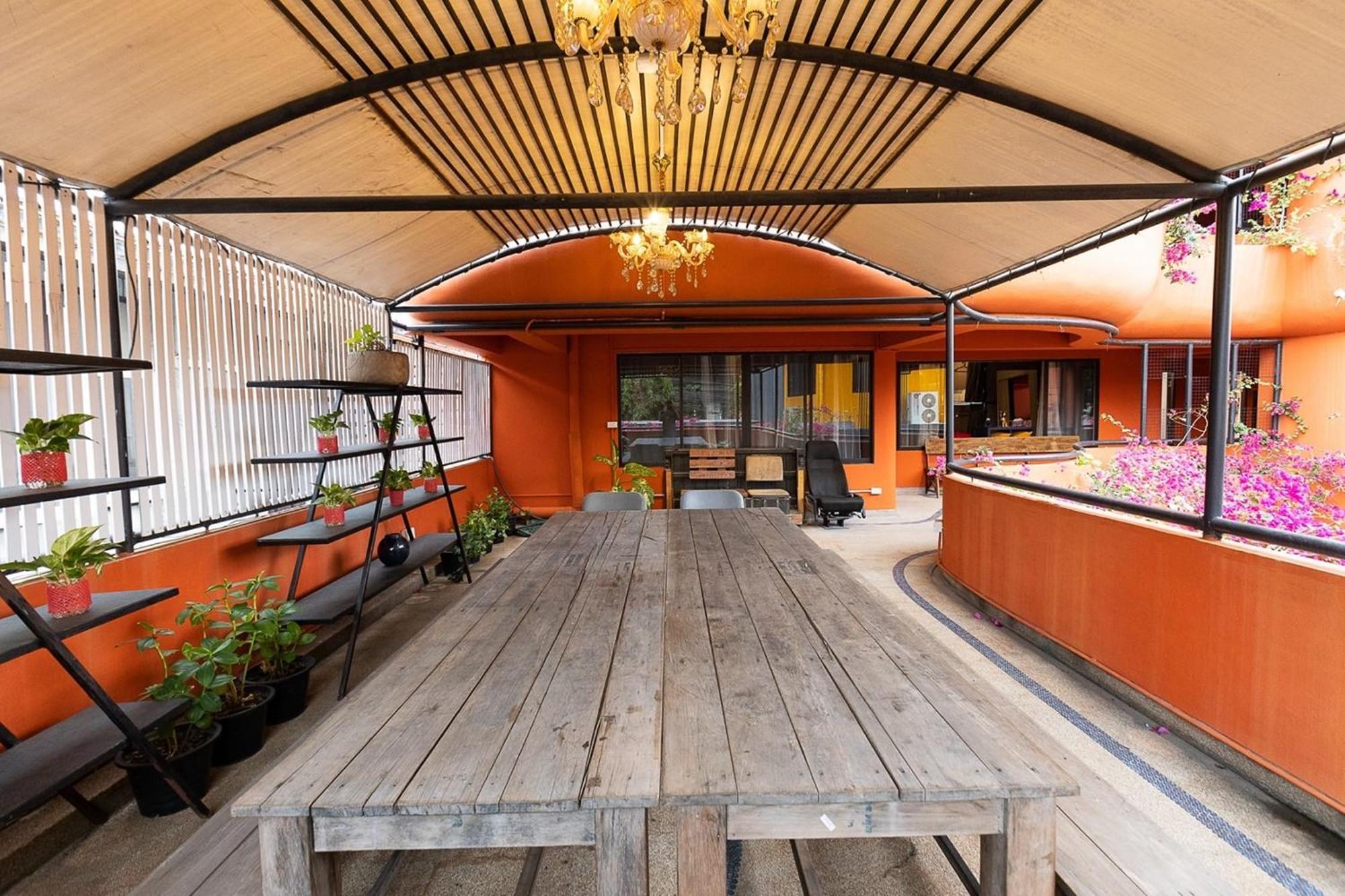 Orange Lodge Банкок Екстериор снимка